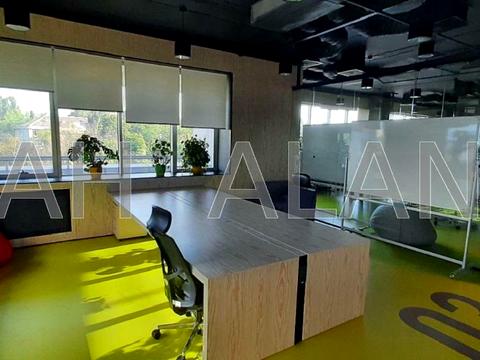 комерційна за адресою Вацлава Гавела бульв. (Івана Лепсе), 6