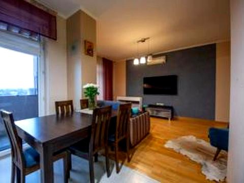 квартира за адресою Ромашкова вул., 10б