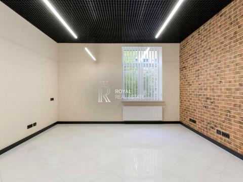 комерційна за адресою Івана Франка вул., 1