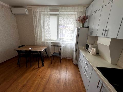 квартира за адресою Тополева вул., 2