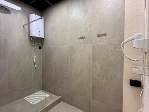 комерційна за адресою Університетська вул., 25