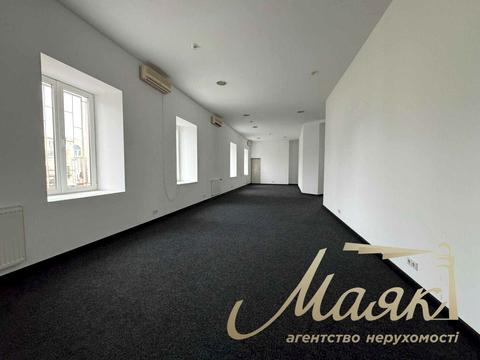 комерційна за адресою Музейний пров., 4