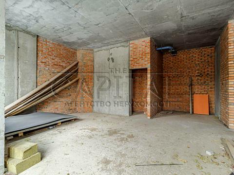 комерційна за адресою Мальовнича вул., 3