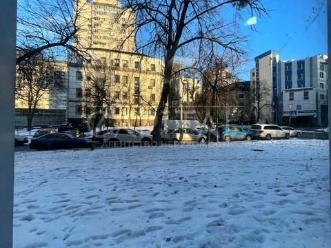 комерційна за адресою Єжи Ґедройця вул. (Тверська), 6