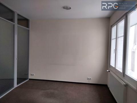 комерційна за адресою Музейний пров., 4