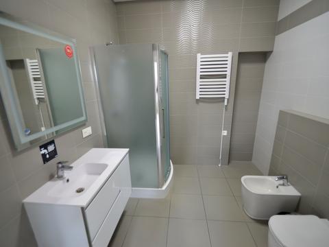 комерційна за адресою Заньковецької вул., 4