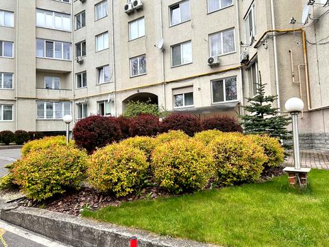 квартира за адресою Олександра Олеся вул., 25д
