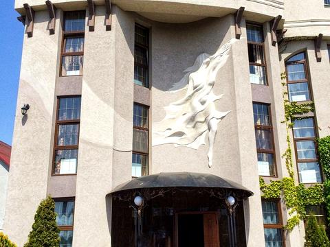 комерційна за адресою Василя Симоненка вул., 14