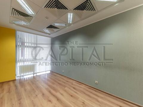 комерційна за адресою Дмитрівська вул., 94