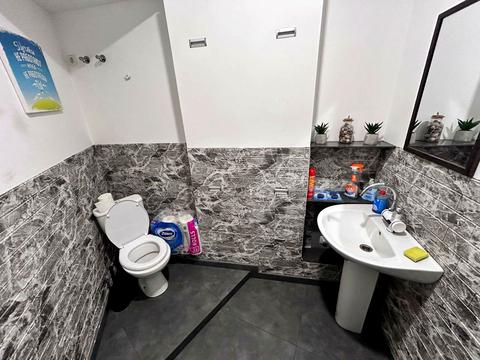 комерційна за адресою Київська вул., 1