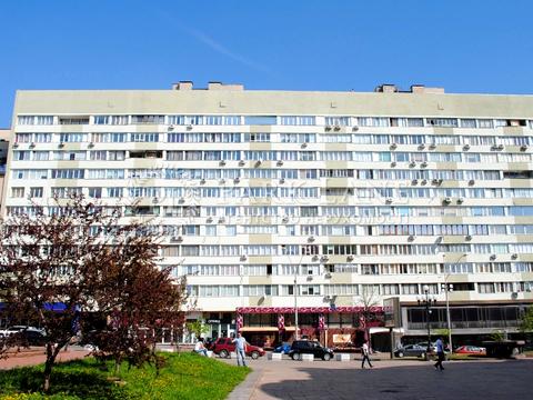 комерційна за адресою Володимирська вул., 51/53