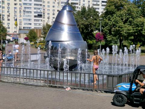 коммерческая по адресу Драгоманова ул., 31