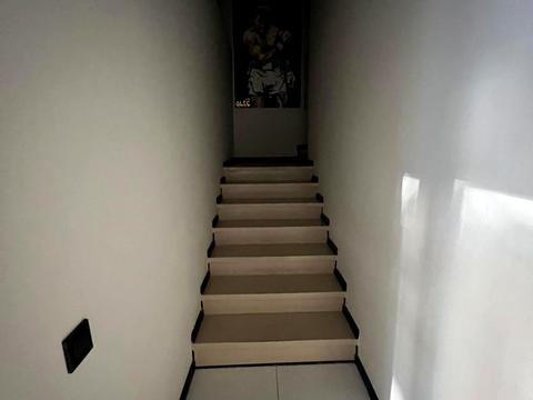 комерційна за адресою Набережно-Хрещатицька вул., 35В