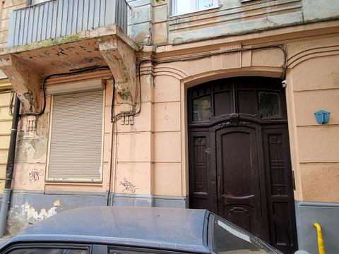 комерційна за адресою Шептицьких вул., 41