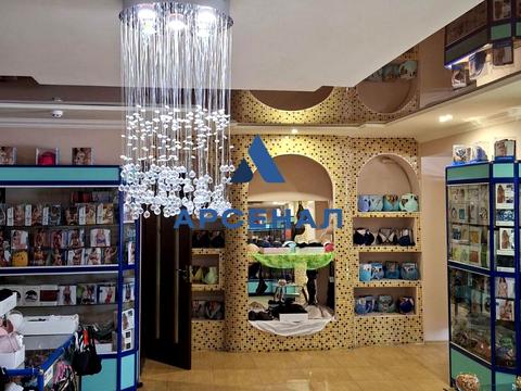 комерційна за адресою Михайла Гончаренка вул., 27