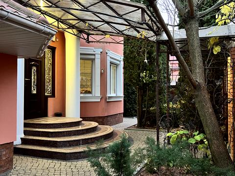 будинок за адресою Квітнева