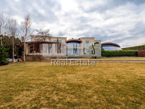 будинок за адресою Набережна вул.