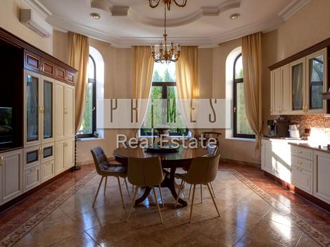 будинок за адресою смт. Козин, Столичне шосе