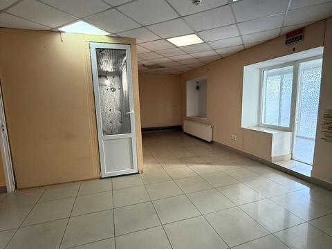 комерційна за адресою Молодіжна вул., 2/3а