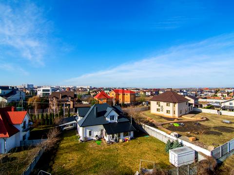 комерційна за адресою Каштановий провулок, 3