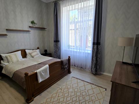квартира за адресою Братів Міхновських вул. (Московська), 10