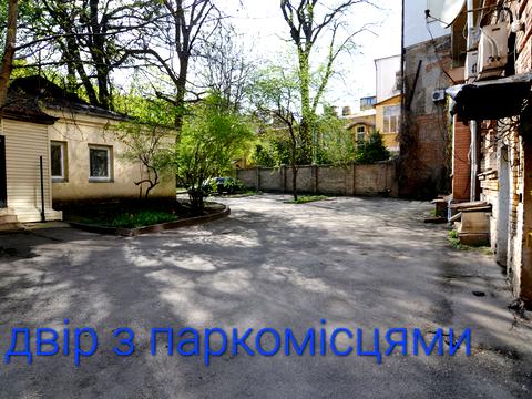 комерційна за адресою Рейтарська вул., 11