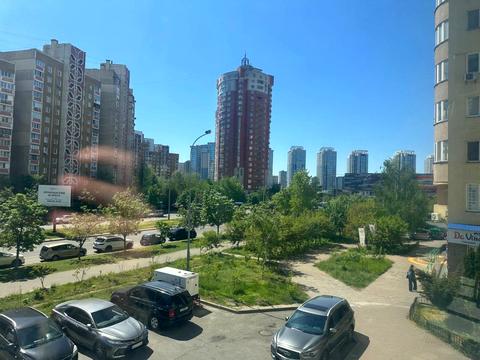 комерційна за адресою Анни Ахматовой, 46