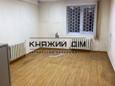 комерційна за адресою Дмитрівська вул., 69