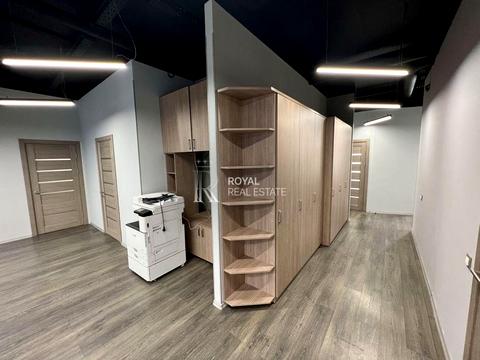 комерційна за адресою Дегтярна вул., 8