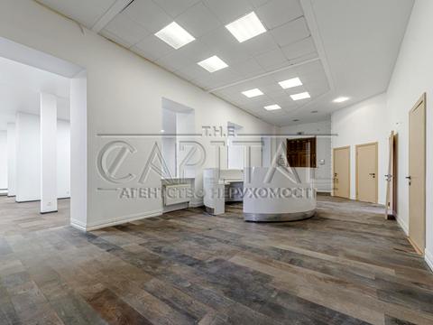 комерційна за адресою Володимирська вул., 4