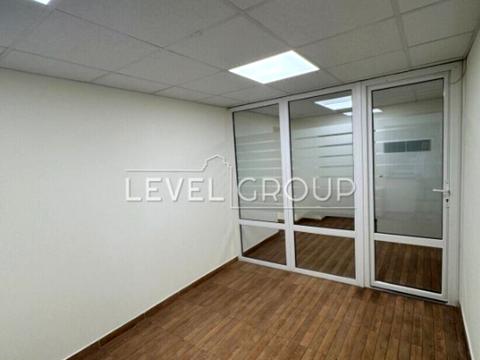 комерційна за адресою Михайлівська вул., 18