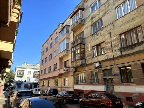 комерційна за адресою Олександра Богомольця вул., 10