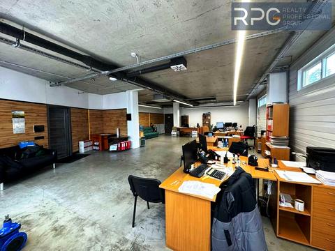 комерційна за адресою Пшенична вул., 8