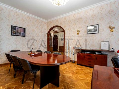 комерційна за адресою Ярославів Вал вул., 14-Г