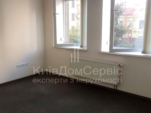 комерційна за адресою Дмитрівська вул., 52-Б