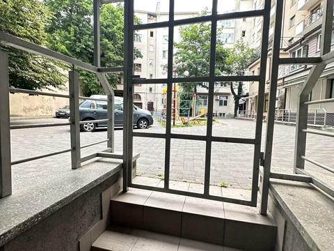 комерційна за адресою Залізнична, 49