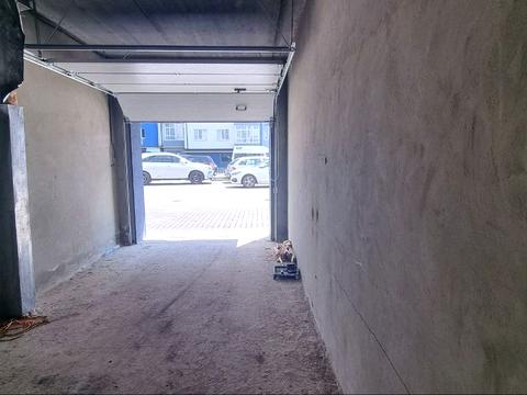 комерційна за адресою Височана вул., 18