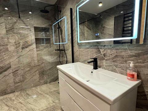 квартира за адресою Степана Бандери вул., 77-Б