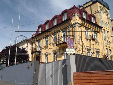 комерційна за адресою Князя Володимира Мономаха вул. (Отто Шмідта), 8