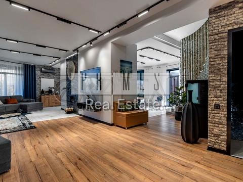 будинок за адресою Вишнева вул.