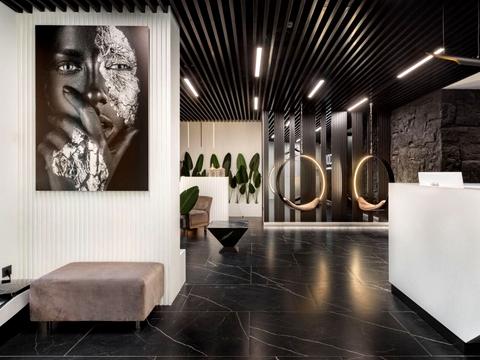 комерційна за адресою Джона Маккейна вул. (Івана Кудрі), 1