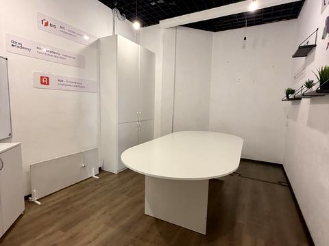комерційна за адресою Євгена Коновальця вул. (Щорса), 36-В