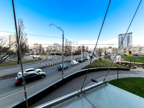 комерційна за адресою Борщагівська вул., 117