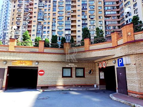 комерційна за адресою вул. Коновальця Євгена, 32б