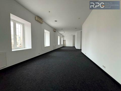 комерційна за адресою Музейний пров., 4