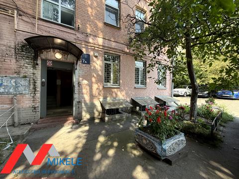 комерційна за адресою Леонтовича вул., 7