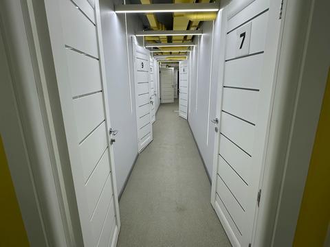 комерційна за адресою 11-та Лінія вул., 4