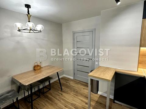 квартира за адресою Софії Русової вул., 7-А