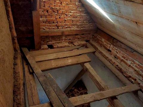 будинок за адресою смт. Отинія, липова
