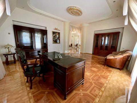 дом по адресу Івана Світличного ул. (Петровського)